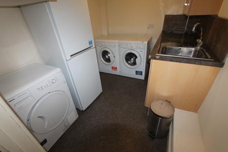 8 bedroom Flat to let in Clarendon Square, Leamington Spa, CV32
