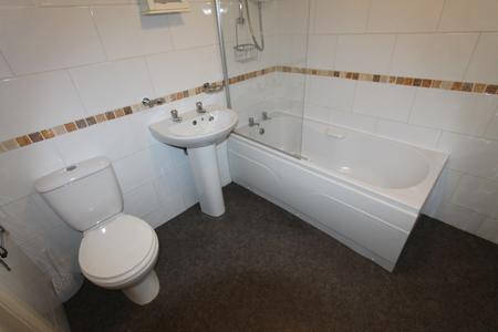 8 bedroom Flat to let in Clarendon Square, Leamington Spa, CV32