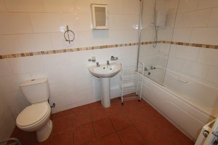 8 bedroom Flat to let in Clarendon Square, Leamington Spa, CV32