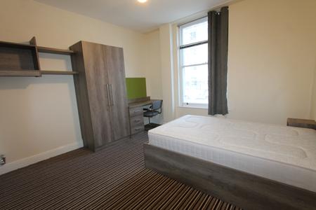8 bedroom Flat to let in Clarendon Square, Leamington Spa, CV32