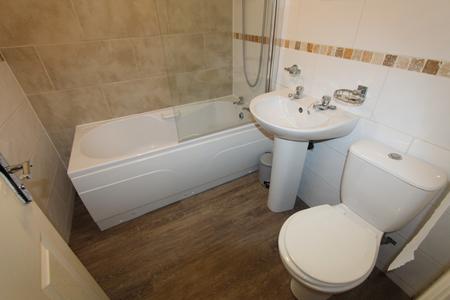 8 bedroom Flat to let in Clarendon Square, Leamington Spa, CV32