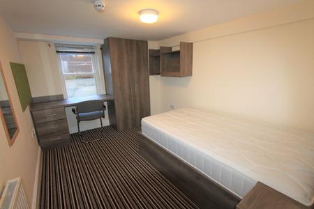 8 bedroom Flat to let in Clarendon Square, Leamington Spa, CV32
