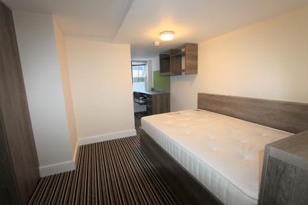 8 bedroom Flat to let in Clarendon Square, Leamington Spa, CV32
