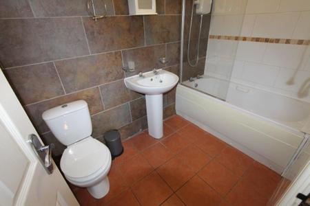 7 bedroom Flat to let in Clarendon Square, Leamington Spa, CV32