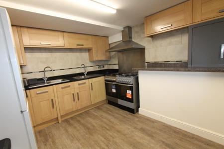 7 bedroom Flat to let in Clarendon Square, Leamington Spa, CV32