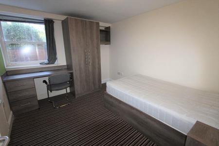 7 bedroom Flat to let in Clarendon Square, Leamington Spa, CV32