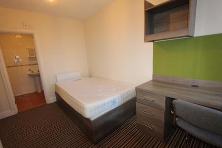 7 bedroom Flat to let in Clarendon Square, Leamington Spa, CV32