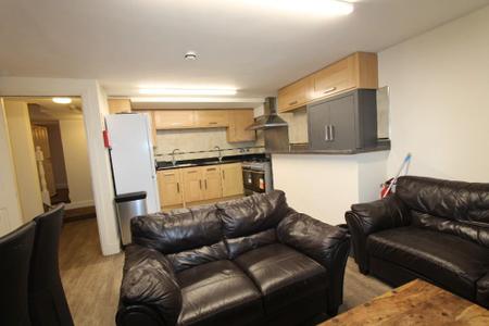 7 bedroom Flat to let in Clarendon Square, Leamington Spa, CV32