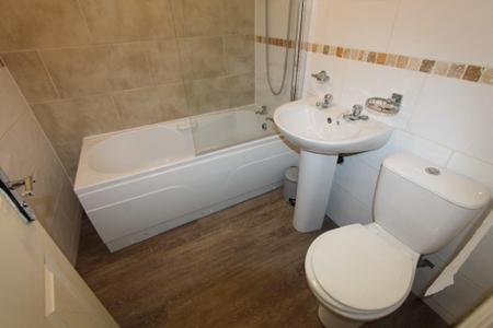 7 bedroom Flat to let in Clarendon Square, Leamington Spa, CV32