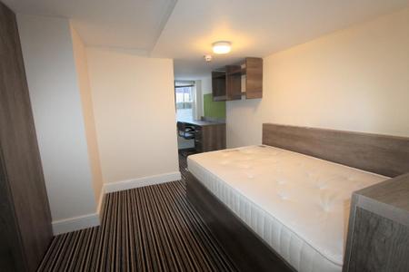7 bedroom Flat to let in Clarendon Square, Leamington Spa, CV32