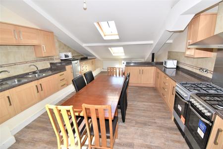 8 bedroom Flat to let in Clarendon Square, Leamington Spa, CV32
