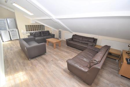 8 bedroom Flat to let in Clarendon Square, Leamington Spa, CV32