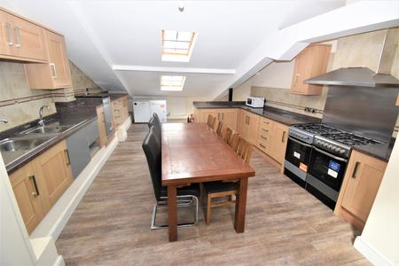 8 bedroom Flat to let in Clarendon Square, Leamington Spa, CV32