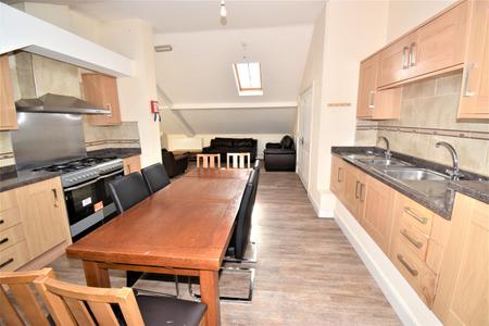 8 bedroom Flat to let in Clarendon Square, Leamington Spa, CV32