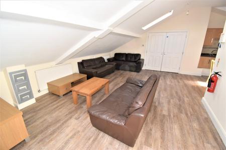 8 bedroom Flat to let in Clarendon Square, Leamington Spa, CV32