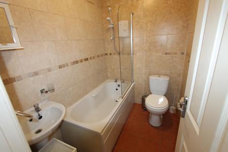 4 bedroom Flat to let in Clarendon Square, Leamington Spa, CV32