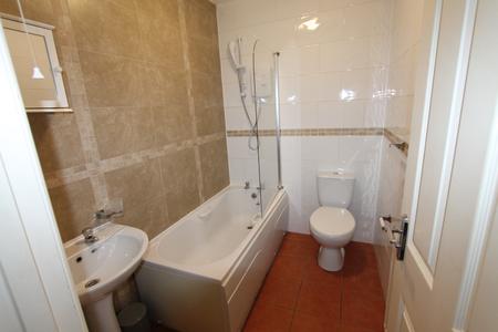 4 bedroom Flat to let in Clarendon Square, Leamington Spa, CV32
