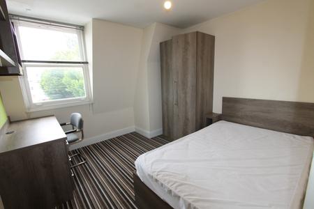 4 bedroom Flat to let in Clarendon Square, Leamington Spa, CV32
