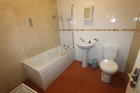 4 bedroom Flat to let in Clarendon Square, Leamington Spa, CV32