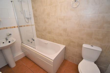 5 bedroom Flat to let in Clarendon Square, Leamington Spa, CV32