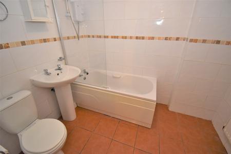 5 bedroom Flat to let in Clarendon Square, Leamington Spa, CV32