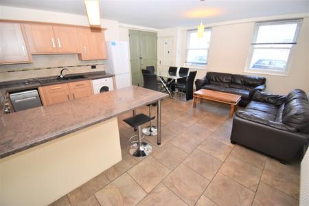 5 bedroom Flat to let in Clarendon Square, Leamington Spa, CV32
