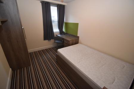 5 bedroom Flat to let in Clarendon Square, Leamington Spa, CV32