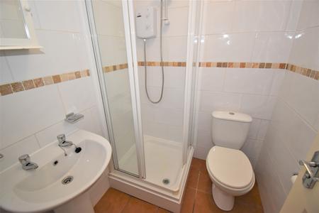 5 bedroom Flat to let in Clarendon Square, Leamington Spa, CV32