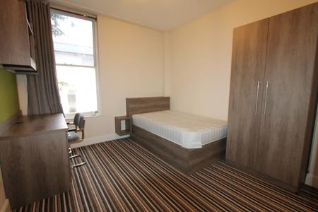 5 bedroom Flat to let in Clarendon Square, Leamington Spa, CV32
