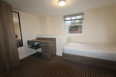 5 bedroom Flat to let in Clarendon Square, Leamington Spa, CV32