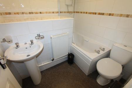 5 bedroom Flat to let in Clarendon Square, Leamington Spa, CV32