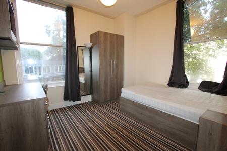 5 bedroom Flat to let in Clarendon Square, Leamington Spa, CV32