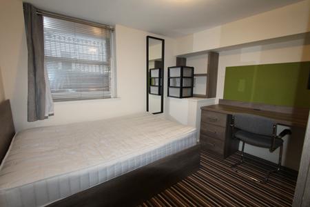 5 bedroom Flat to let in Clarendon Square, Leamington Spa, CV32