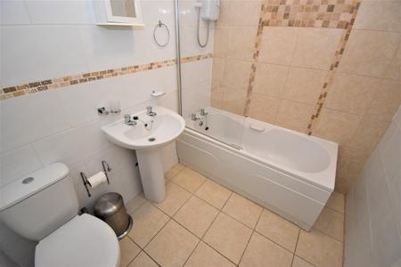 2 bedroom Flat to let in Clarendon Square, Leamington Spa, CV32