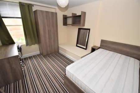 2 bedroom Flat to let in Clarendon Square, Leamington Spa, CV32
