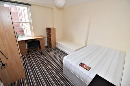 2 bedroom Flat to let in Clarendon Square, Leamington Spa, CV32