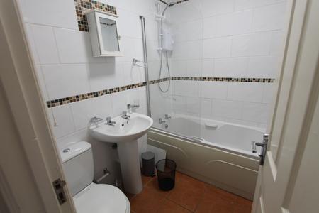 4 bedroom Flat to let in Clarendon Square, Leamington Spa, CV32