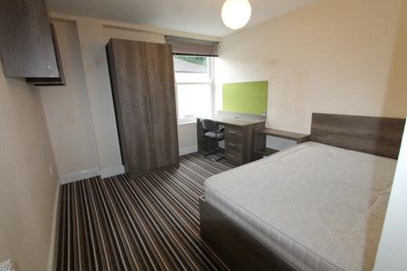4 bedroom Flat to let in Clarendon Square, Leamington Spa, CV32