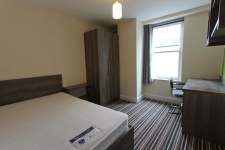 4 bedroom Flat to let in Clarendon Square, Leamington Spa, CV32