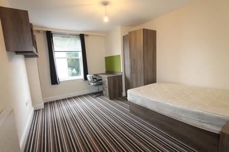 4 bedroom Flat to let in Clarendon Square, Leamington Spa, CV32