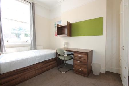 2 bedroom Flat to let in Dale Street, Leamington Spa, CV32