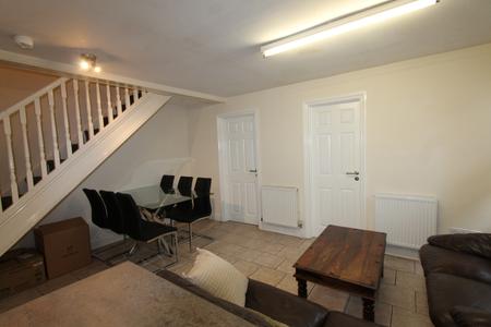 6 bedroom Flat to let in Dale Street, Leamington Spa, CV32