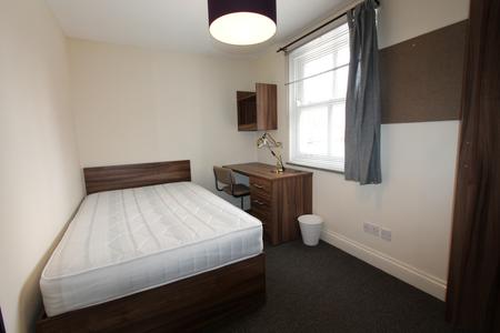 6 bedroom Flat to let in Dale Street, Leamington Spa, CV32