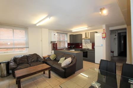 6 bedroom Flat to let in Dale Street, Leamington Spa, CV32