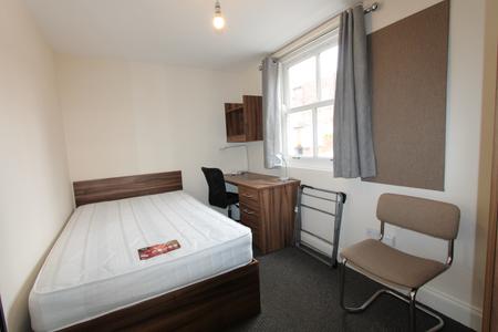 6 bedroom Flat to let in Dale Street, Leamington Spa, CV32