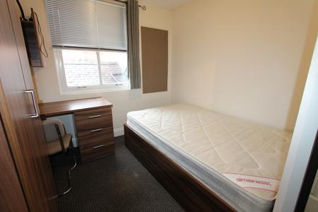 6 bedroom Flat to let in Dale Street, Leamington Spa, CV32
