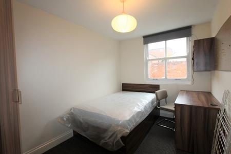 6 bedroom Flat to let in Dale Street, Leamington Spa, CV32
