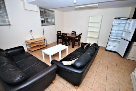 6 bedroom Flat to let in George Street, Leamington Spa, CV31