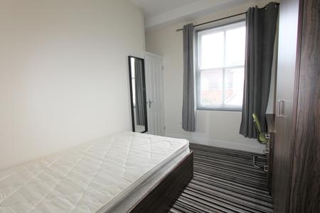 3 bedroom Flat to let in George Street, Leamington Spa, CV31