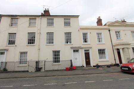 5 bedroom Flat to let in George Street, Leamington Spa, CV31